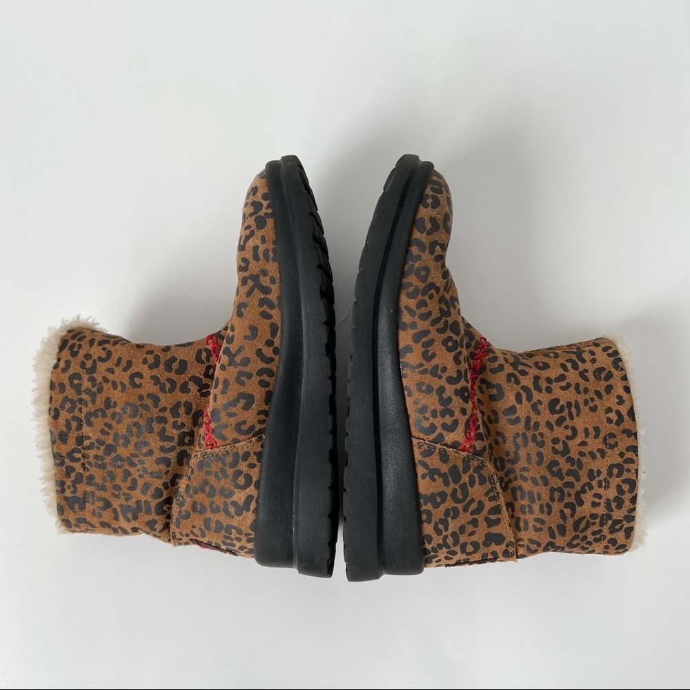 UGG Heart Knotty Leopard Print Boots. Size 5. EUC - Picture 4 of 7